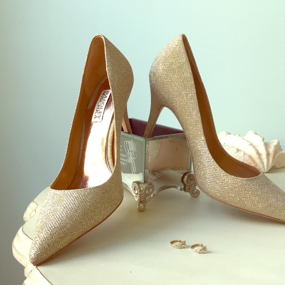 Badgley Mischka Gold Glitter Pump